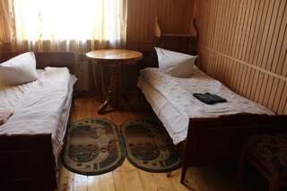 Лоджи Cottage Gutsulia Яремче Двухместный номер с 1 кроватью или 2 отдельными кроватями, общая ванная комната-2